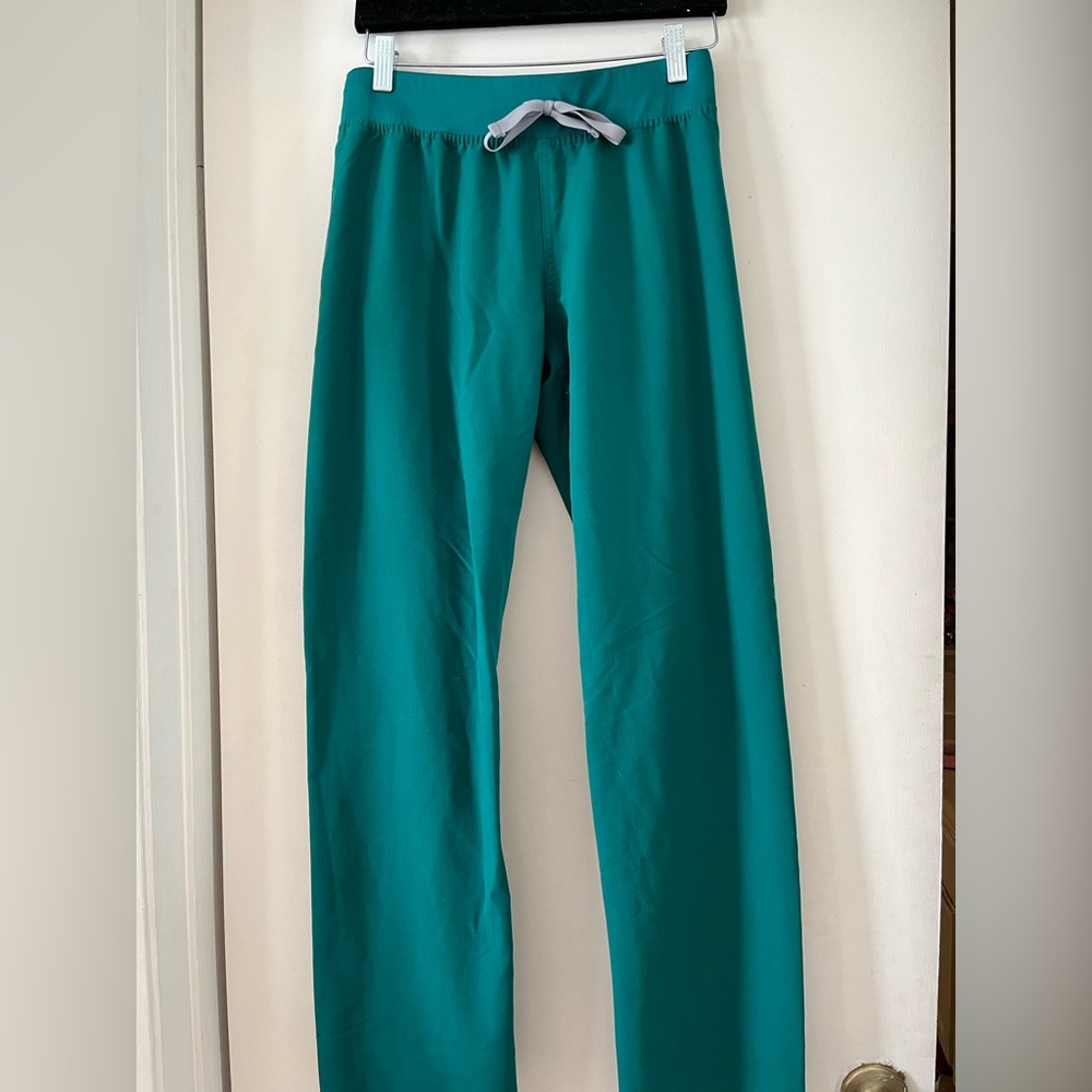 FIGS KADE CARGO SCRUB PANTS